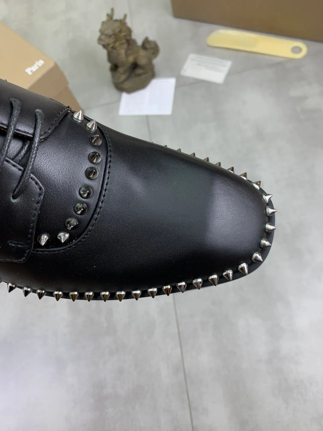 Men's shoes 💰P760 new style 💰high version 🇮🇹 CL red bottom series top purchasing original order series🔍🔍/🇮🇹Italian imported cowhide, imported genuine leather lining💪💪, completely 1⃣️ vs 1⃣️🇮🇹💪💪, ⚠Sole: The original sole provided by the original factory, the exclusive movable molded sole is super comfortable, ⚠Original factory follow-up goods, 🔍🔍high quality, you can come in and out at will, welcome to compare ⚠Size: 38-44 (45 46 can be customized)